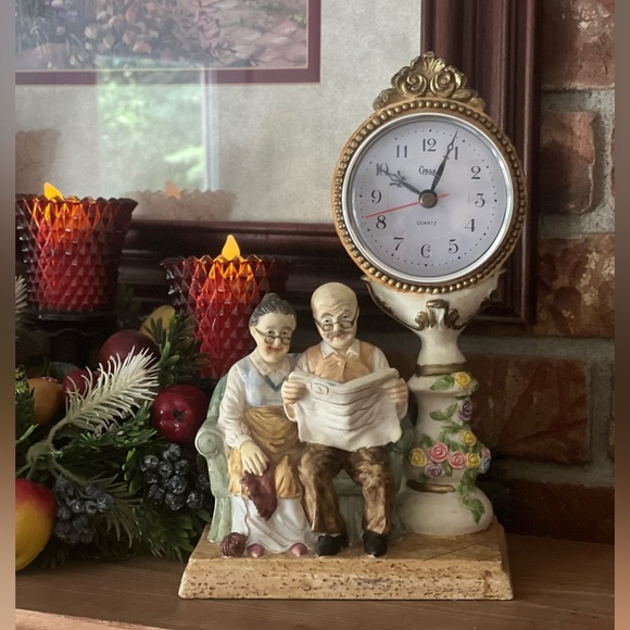 Vintage Crosa Quartz Grandma & Grandpa Heavy Mantel Clock - Picture 1 of 7